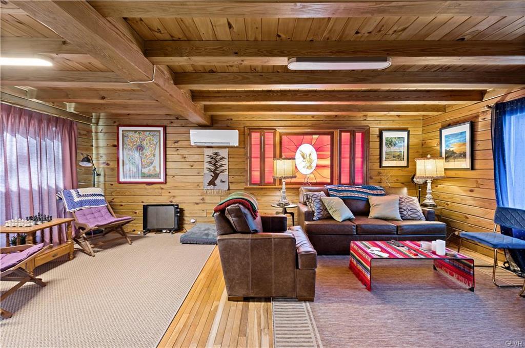 Wayne County, Pennsylvania 18428, United States, 4 Bedrooms Bedrooms, ,3 BathroomsBathrooms,Residential,Active,85959