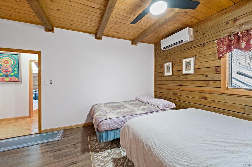 Wayne County, Pennsylvania 18428, United States, 4 Bedrooms Bedrooms, ,3 BathroomsBathrooms,Residential,Active,85959