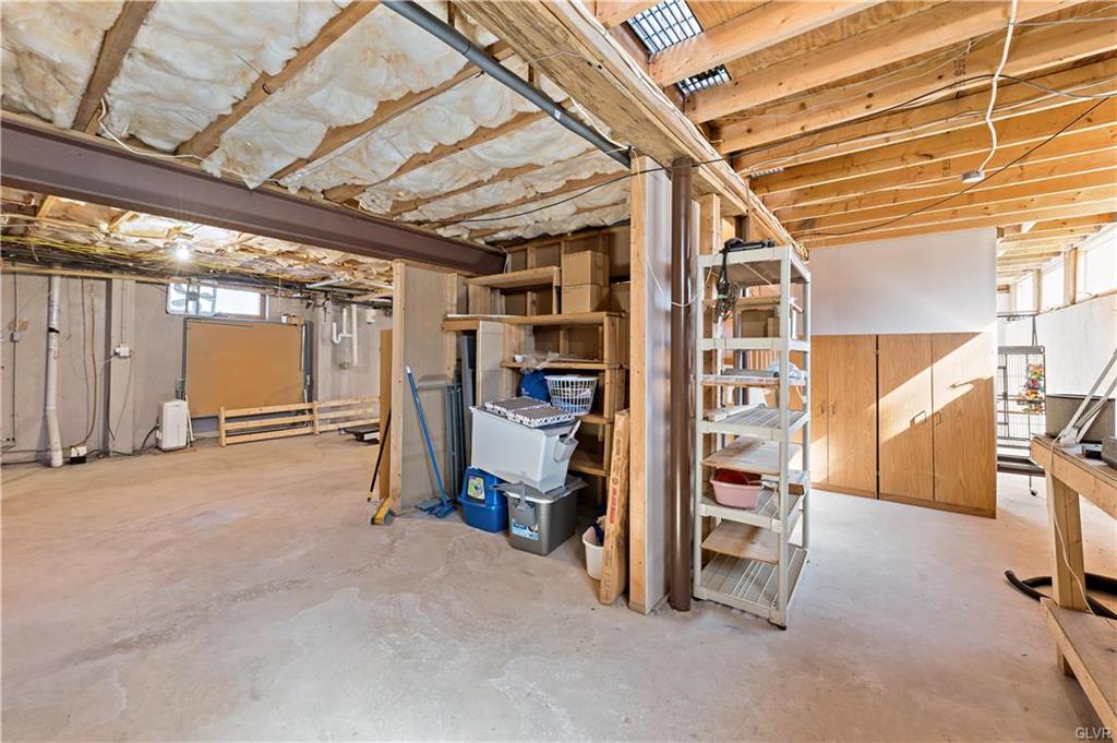 Wayne County, Pennsylvania 18428, United States, 4 Bedrooms Bedrooms, ,3 BathroomsBathrooms,Residential,Active,85959