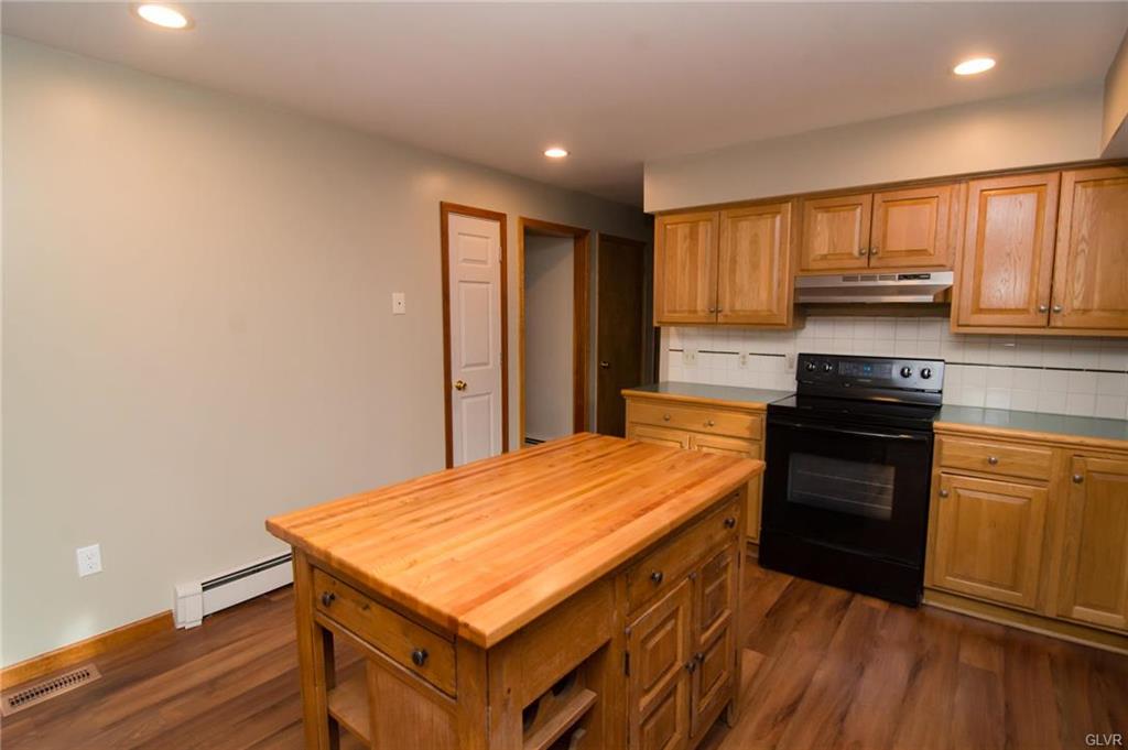 Upper Macungie Twp, Pennsylvania 18104, United States, 5 Bedrooms Bedrooms, ,3 BathroomsBathrooms,Residential,Pending,104856