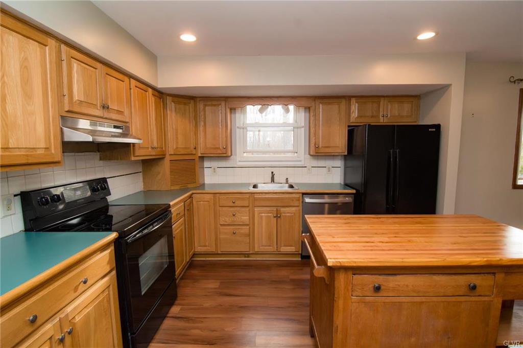 Upper Macungie Twp, Pennsylvania 18104, United States, 5 Bedrooms Bedrooms, ,3 BathroomsBathrooms,Residential,Pending,104856