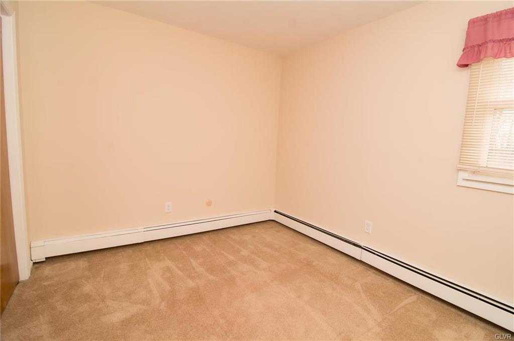 Upper Macungie Twp, Pennsylvania 18104, United States, 5 Bedrooms Bedrooms, ,3 BathroomsBathrooms,Residential,Pending,104856