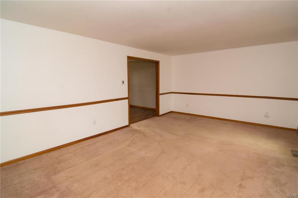 Upper Macungie Twp, Pennsylvania 18104, United States, 5 Bedrooms Bedrooms, ,3 BathroomsBathrooms,Residential,Pending,104856