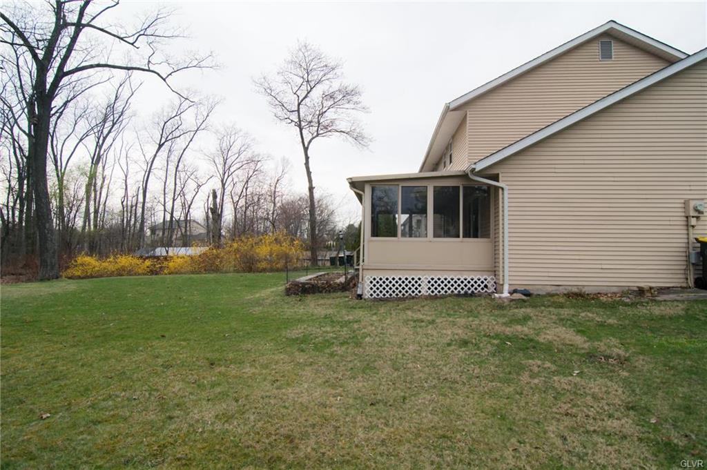 Upper Macungie Twp, Pennsylvania 18104, United States, 5 Bedrooms Bedrooms, ,3 BathroomsBathrooms,Residential,Pending,104856