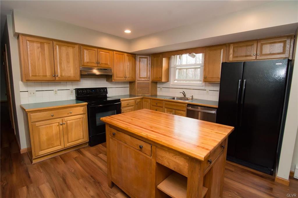 Upper Macungie Twp, Pennsylvania 18104, United States, 5 Bedrooms Bedrooms, ,3 BathroomsBathrooms,Residential,Pending,104856