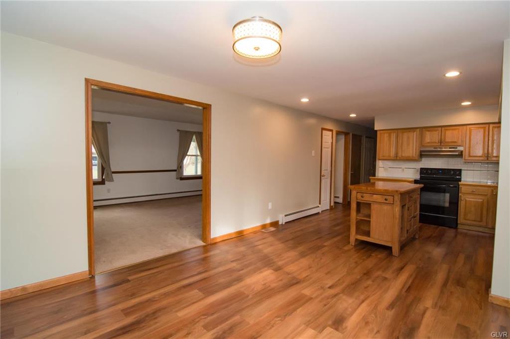 Upper Macungie Twp, Pennsylvania 18104, United States, 5 Bedrooms Bedrooms, ,3 BathroomsBathrooms,Residential,Pending,104856