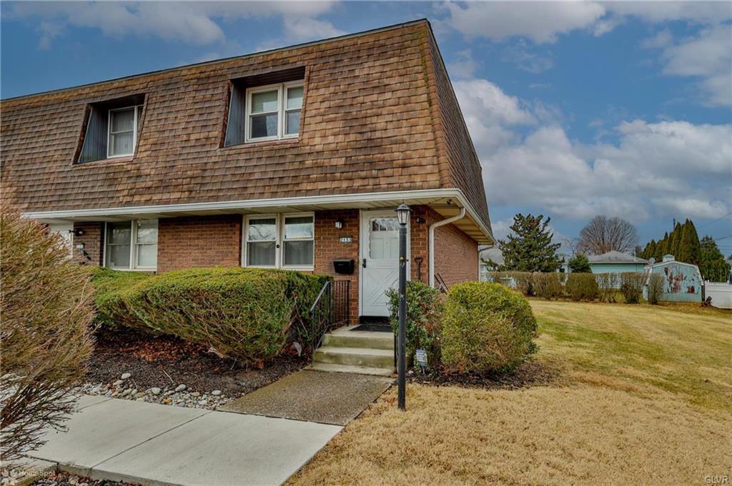 Bethlehem City, Pennsylvania 18017, United States, 2 Bedrooms Bedrooms, ,2 BathroomsBathrooms,Residential,Pending,84447