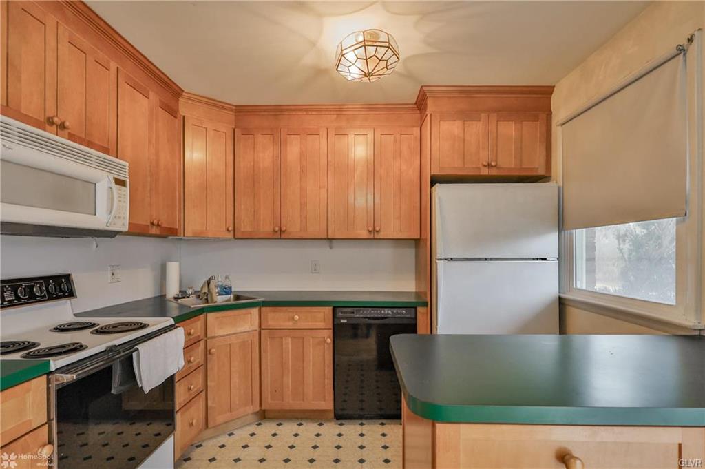 Bethlehem City, Pennsylvania 18017, United States, 2 Bedrooms Bedrooms, ,2 BathroomsBathrooms,Residential,Pending,84447