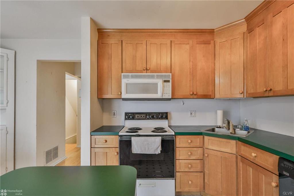 Bethlehem City, Pennsylvania 18017, United States, 2 Bedrooms Bedrooms, ,2 BathroomsBathrooms,Residential,Pending,84447