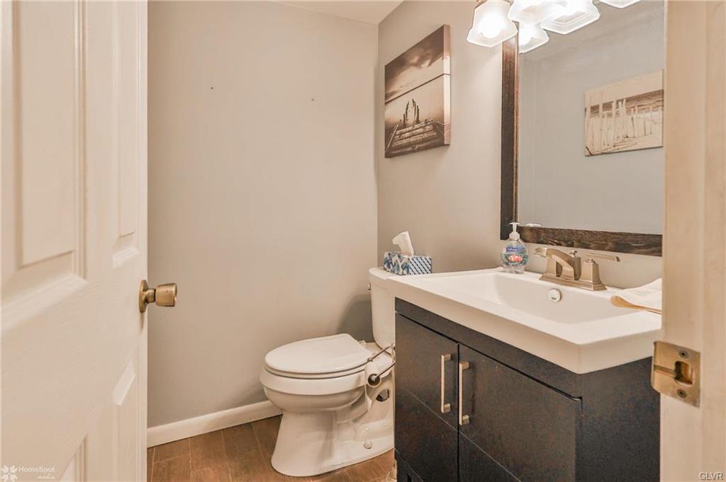 Bethlehem City, Pennsylvania 18017, United States, 2 Bedrooms Bedrooms, ,2 BathroomsBathrooms,Residential,Pending,84447