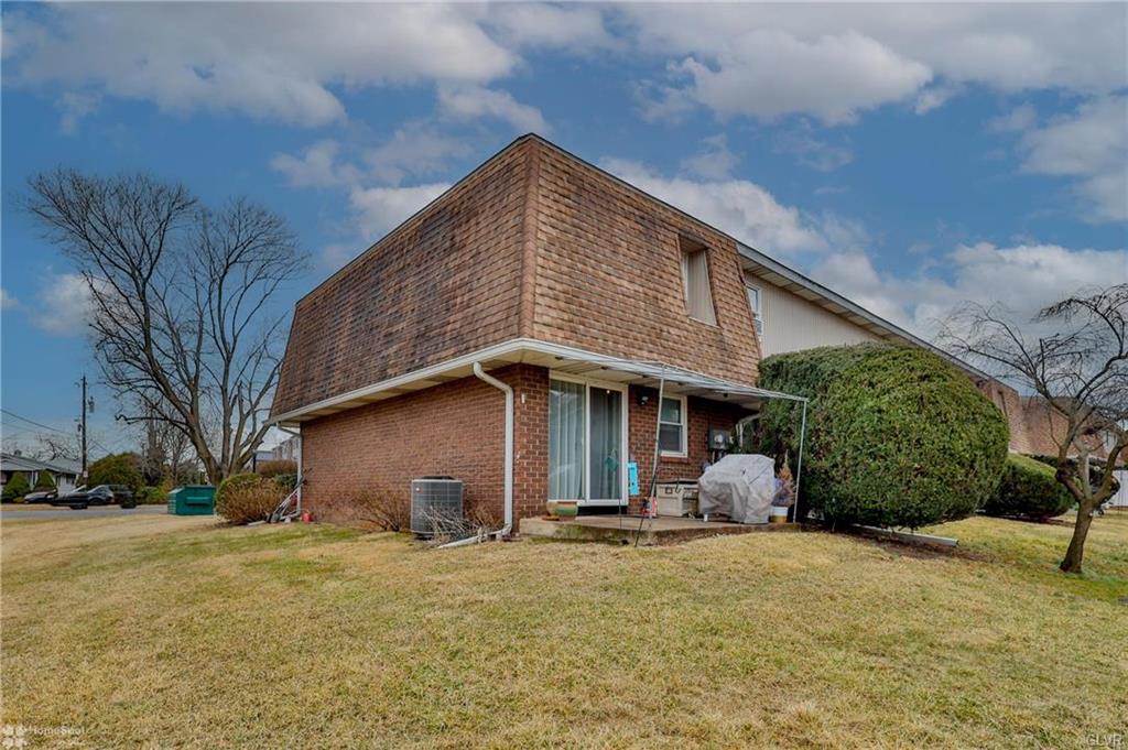 Bethlehem City, Pennsylvania 18017, United States, 2 Bedrooms Bedrooms, ,2 BathroomsBathrooms,Residential,Pending,84447