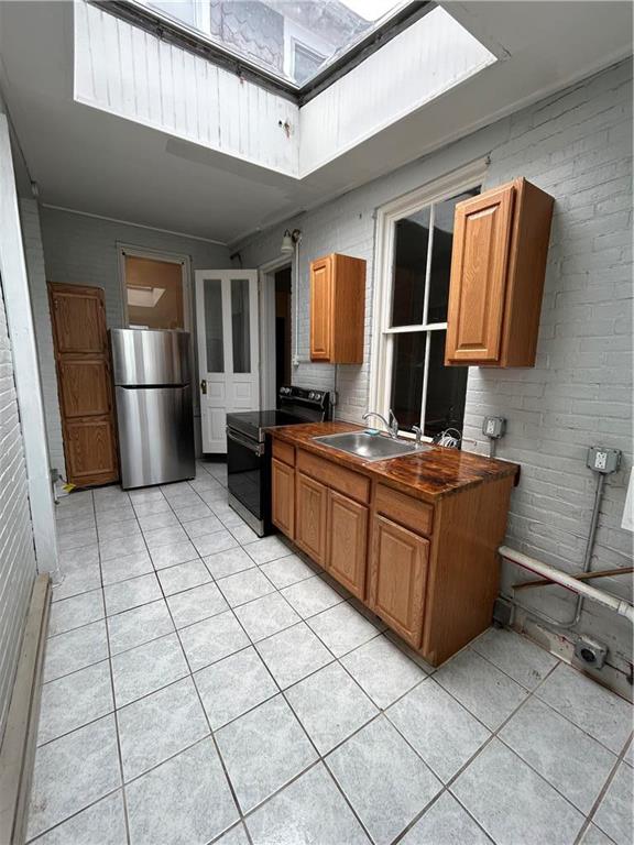 Allentown City, Pennsylvania 18102, United States, 3 Bedrooms Bedrooms, ,3 BathroomsBathrooms,Residential,Pending,15116