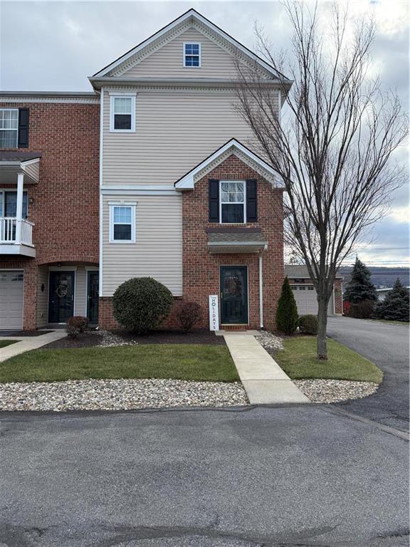 Lower Macungie Twp, Pennsylvania 18062, United States, 2 Bedrooms Bedrooms, ,3 BathroomsBathrooms,Residential,Pending,28861