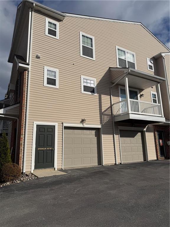 Lower Macungie Twp, Pennsylvania 18062, United States, 2 Bedrooms Bedrooms, ,3 BathroomsBathrooms,Residential,Pending,28861