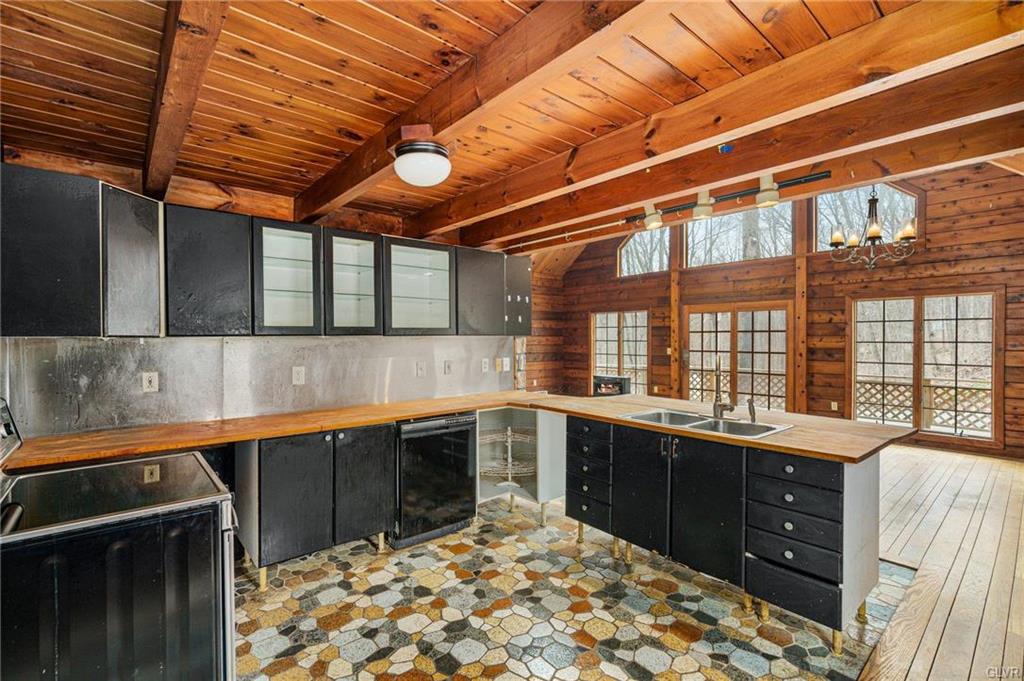 Albany Township, Pennsylvania 19529, United States, 2 Bedrooms Bedrooms, ,2 BathroomsBathrooms,Residential,Active,98091