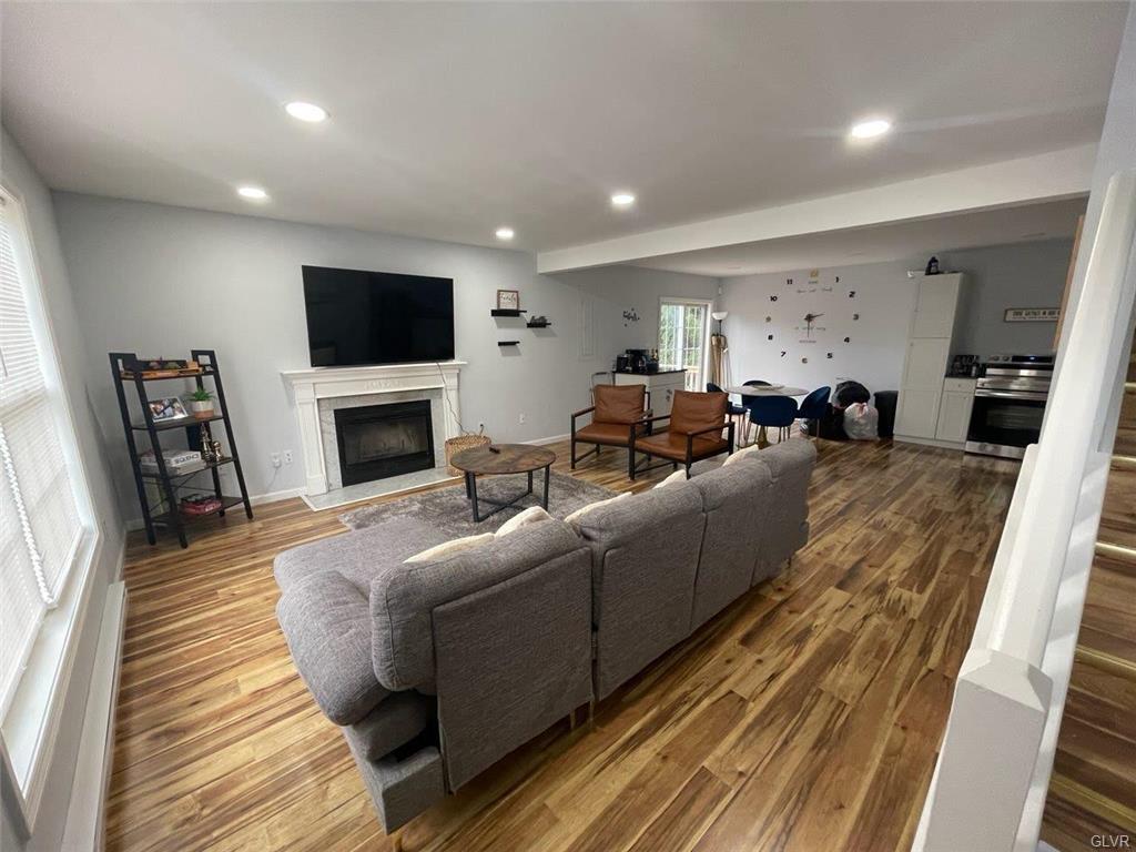 Coolbaugh Twp, Pennsylvania 18466, United States, 3 Bedrooms Bedrooms, ,3 BathroomsBathrooms,Residential,Active,95698