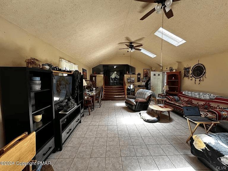 Middle Smithfield Twp, Pennsylvania 18302, United States, 3 Bedrooms Bedrooms, ,2 BathroomsBathrooms,Residential,Pending,91447