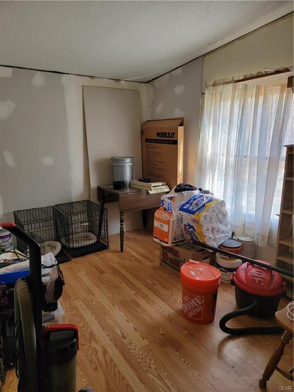 Middle Smithfield Twp, Pennsylvania 18302, United States, 3 Bedrooms Bedrooms, ,2 BathroomsBathrooms,Residential,Pending,91447