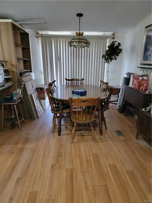 Middle Smithfield Twp, Pennsylvania 18302, United States, 3 Bedrooms Bedrooms, ,2 BathroomsBathrooms,Residential,Pending,91447