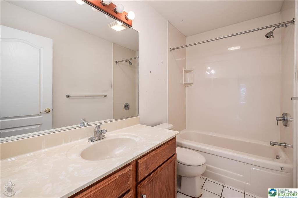 Williams Twp, Pennsylvania 18055, United States, 4 Bedrooms Bedrooms, ,3 BathroomsBathrooms,Residential,Active,147403