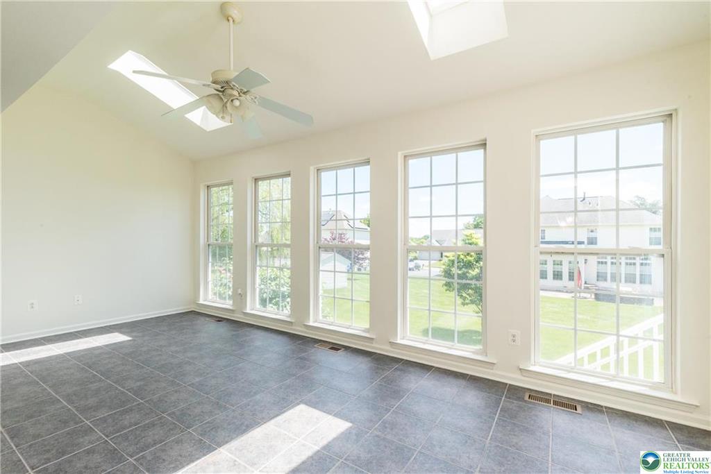 Hanover Twp, Pennsylvania 18017, United States, 3 Bedrooms Bedrooms, ,3 BathroomsBathrooms,Residential,Active,139472