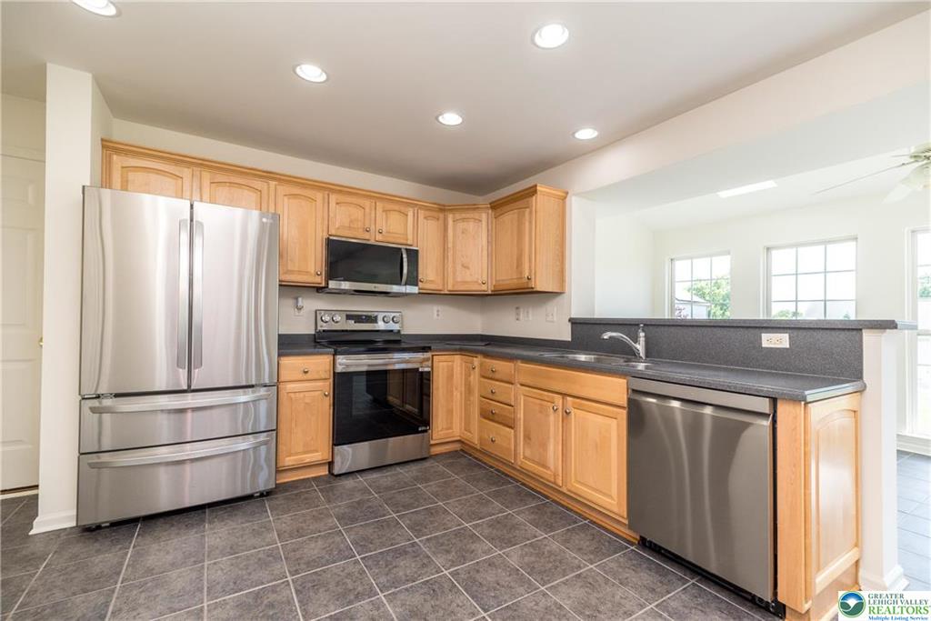 Hanover Twp, Pennsylvania 18017, United States, 3 Bedrooms Bedrooms, ,3 BathroomsBathrooms,Residential,Active,139472