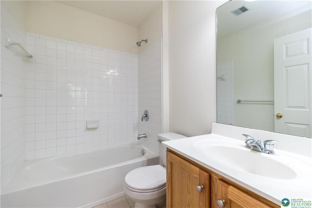 Hanover Twp, Pennsylvania 18017, United States, 3 Bedrooms Bedrooms, ,3 BathroomsBathrooms,Residential,Active,139472