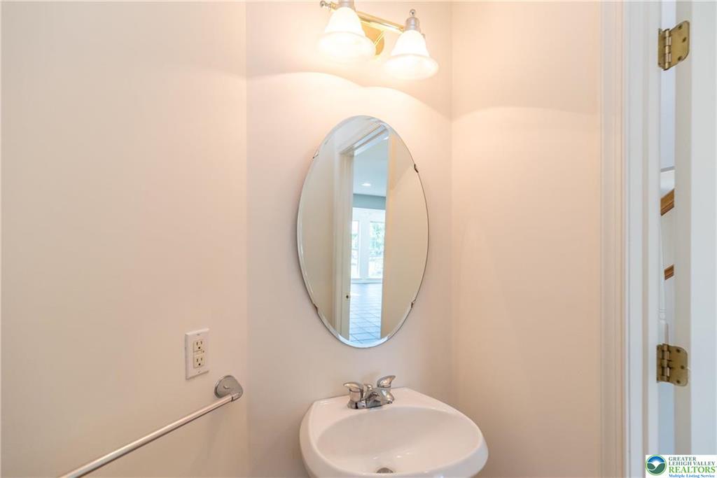 Hanover Twp, Pennsylvania 18017, United States, 3 Bedrooms Bedrooms, ,3 BathroomsBathrooms,Residential,Active,139472