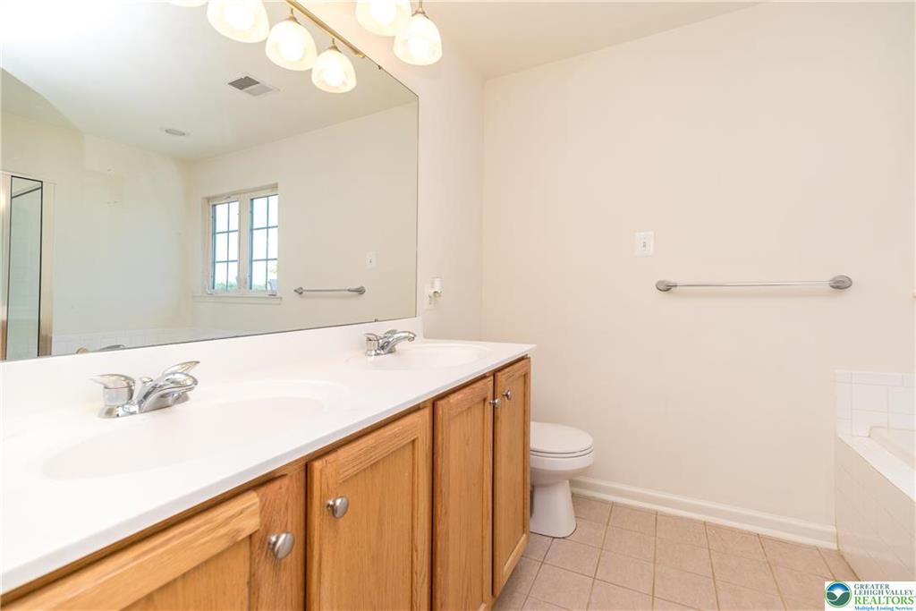 Hanover Twp, Pennsylvania 18017, United States, 3 Bedrooms Bedrooms, ,3 BathroomsBathrooms,Residential,Active,139472