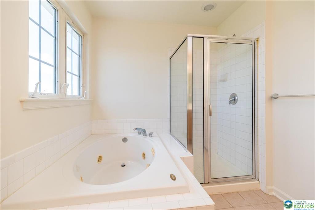 Hanover Twp, Pennsylvania 18017, United States, 3 Bedrooms Bedrooms, ,3 BathroomsBathrooms,Residential,Active,139472