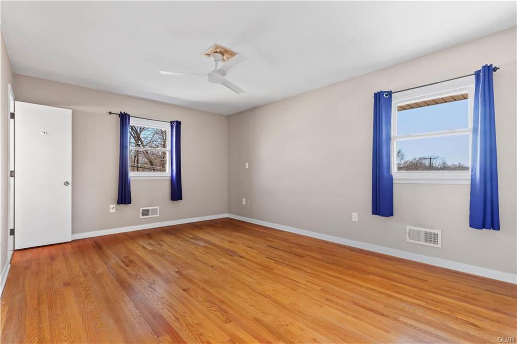 Allentown City, Pennsylvania 18104, United States, 3 Bedrooms Bedrooms, ,3 BathroomsBathrooms,Residential,Pending,89166