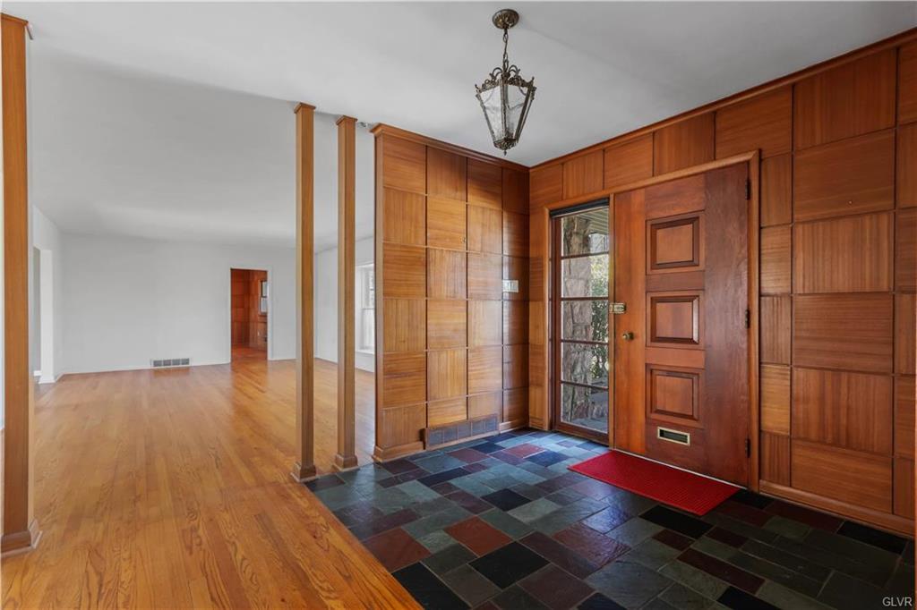 Allentown City, Pennsylvania 18104, United States, 3 Bedrooms Bedrooms, ,3 BathroomsBathrooms,Residential,Pending,89166