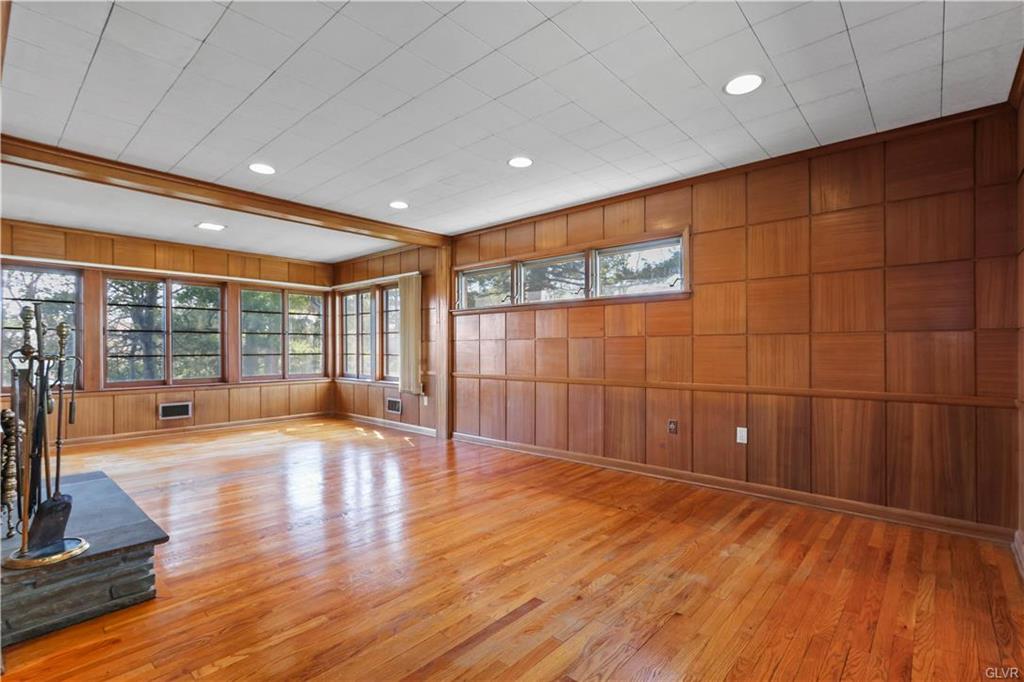 Allentown City, Pennsylvania 18104, United States, 3 Bedrooms Bedrooms, ,3 BathroomsBathrooms,Residential,Pending,89166