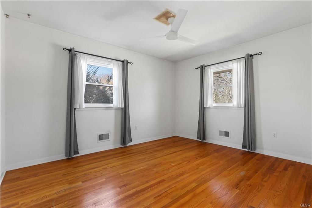 Allentown City, Pennsylvania 18104, United States, 3 Bedrooms Bedrooms, ,3 BathroomsBathrooms,Residential,Pending,89166