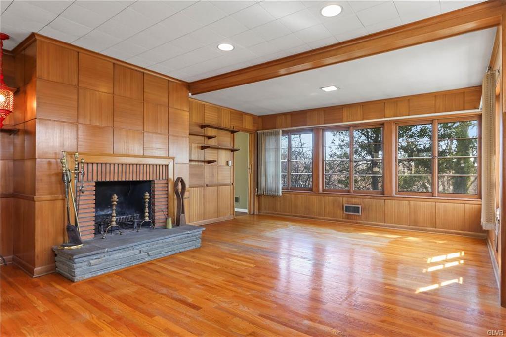 Allentown City, Pennsylvania 18104, United States, 3 Bedrooms Bedrooms, ,3 BathroomsBathrooms,Residential,Pending,89166