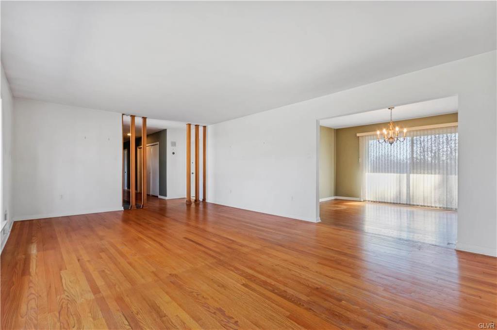 Allentown City, Pennsylvania 18104, United States, 3 Bedrooms Bedrooms, ,3 BathroomsBathrooms,Residential,Pending,89166