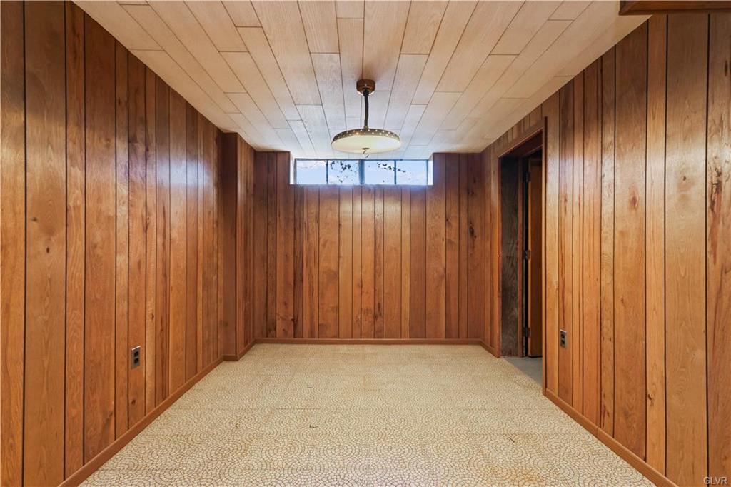 Allentown City, Pennsylvania 18104, United States, 3 Bedrooms Bedrooms, ,3 BathroomsBathrooms,Residential,Pending,89166