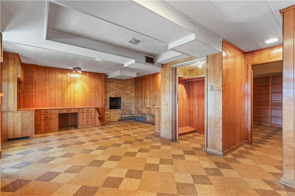 Allentown City, Pennsylvania 18104, United States, 3 Bedrooms Bedrooms, ,3 BathroomsBathrooms,Residential,Pending,89166