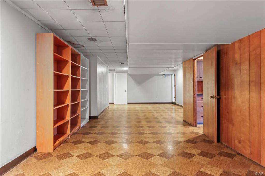 Allentown City, Pennsylvania 18104, United States, 3 Bedrooms Bedrooms, ,3 BathroomsBathrooms,Residential,Pending,89166