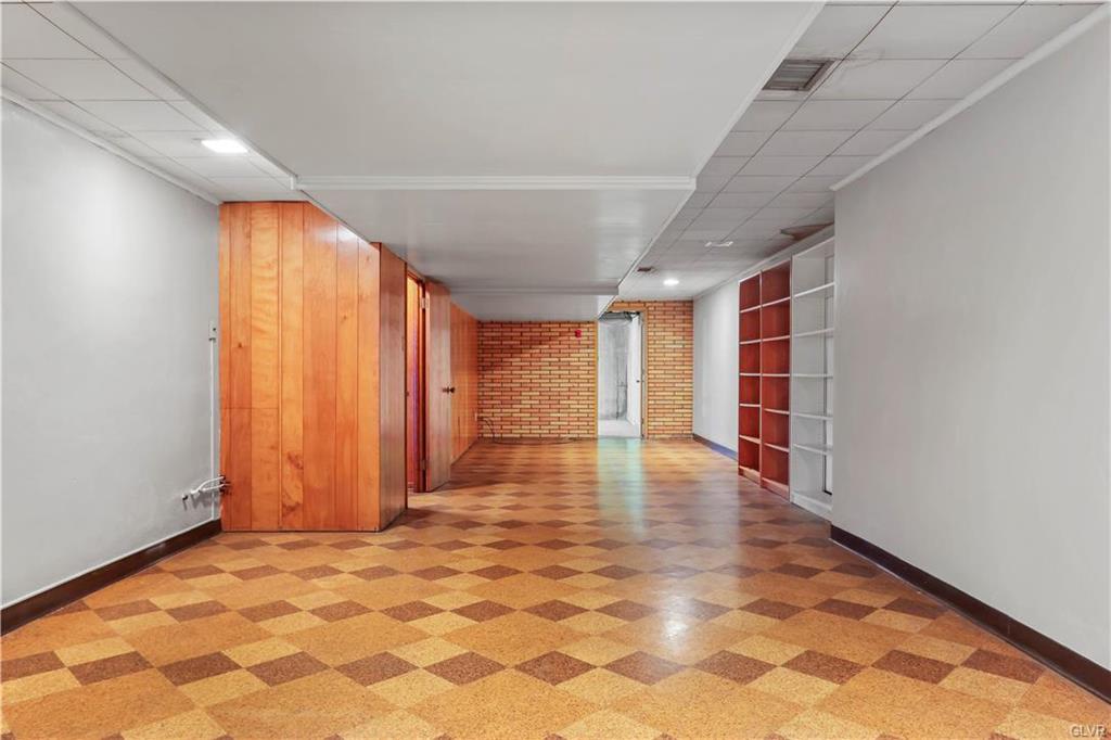 Allentown City, Pennsylvania 18104, United States, 3 Bedrooms Bedrooms, ,3 BathroomsBathrooms,Residential,Pending,89166