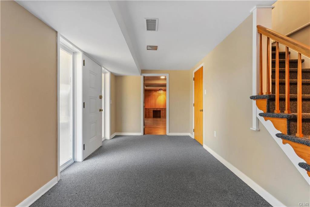 Allentown City, Pennsylvania 18104, United States, 3 Bedrooms Bedrooms, ,3 BathroomsBathrooms,Residential,Pending,89166