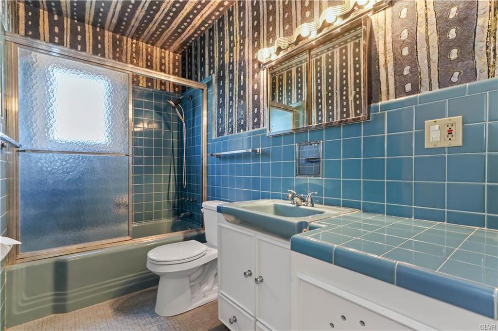 Allentown City, Pennsylvania 18104, United States, 3 Bedrooms Bedrooms, ,3 BathroomsBathrooms,Residential,Pending,89166