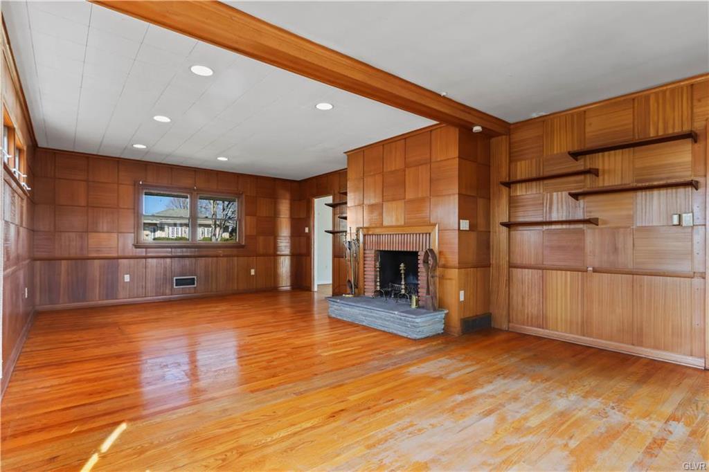 Allentown City, Pennsylvania 18104, United States, 3 Bedrooms Bedrooms, ,3 BathroomsBathrooms,Residential,Pending,89166