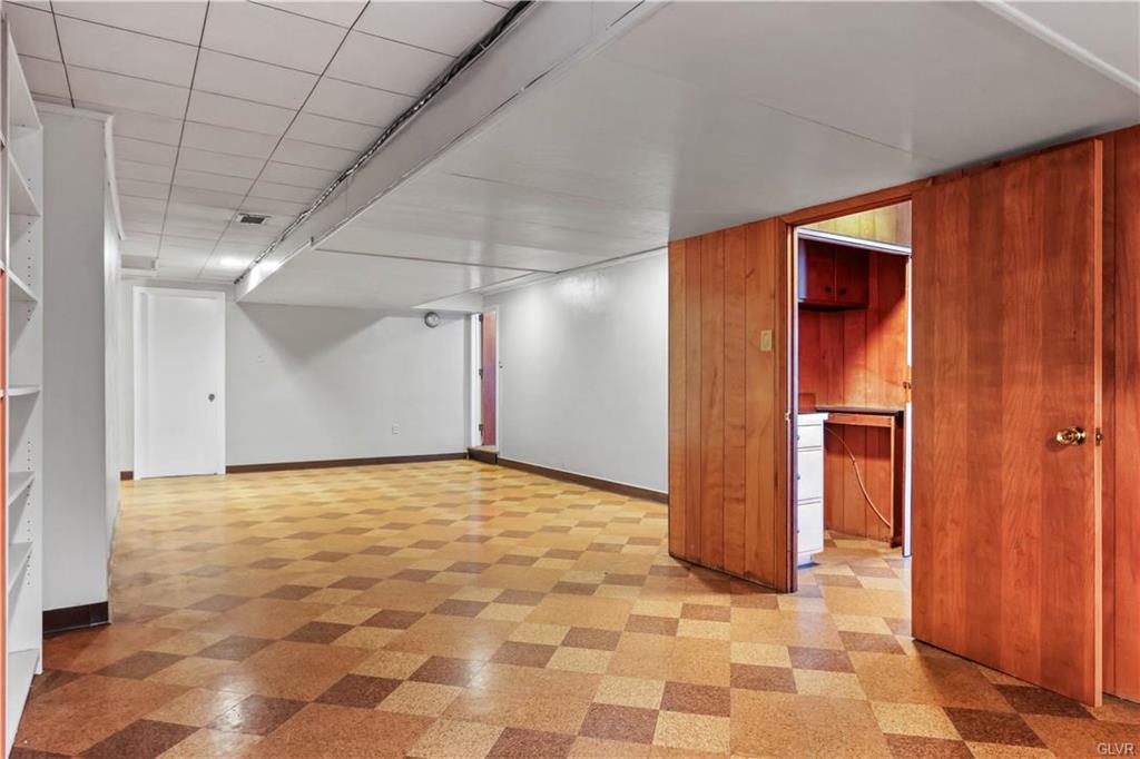 Allentown City, Pennsylvania 18104, United States, 3 Bedrooms Bedrooms, ,3 BathroomsBathrooms,Residential,Pending,89166