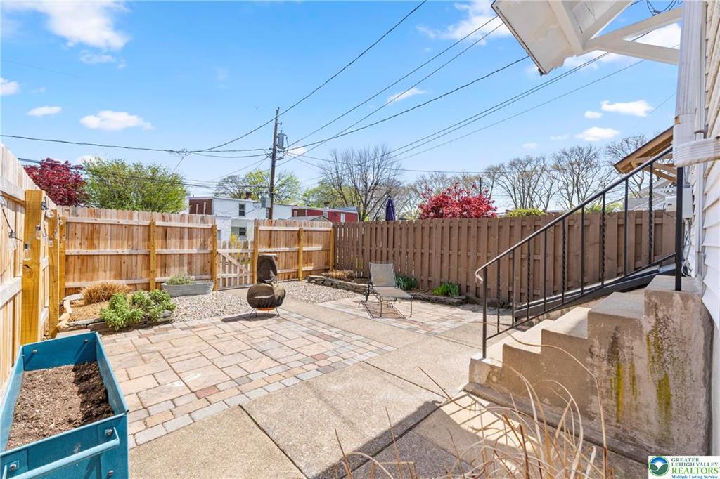 Allentown City, Pennsylvania 18104, United States, 4 Bedrooms Bedrooms, ,2 BathroomsBathrooms,Residential,Pending,116245