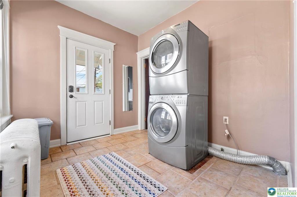 Allentown City, Pennsylvania 18104, United States, 4 Bedrooms Bedrooms, ,2 BathroomsBathrooms,Residential,Pending,116245