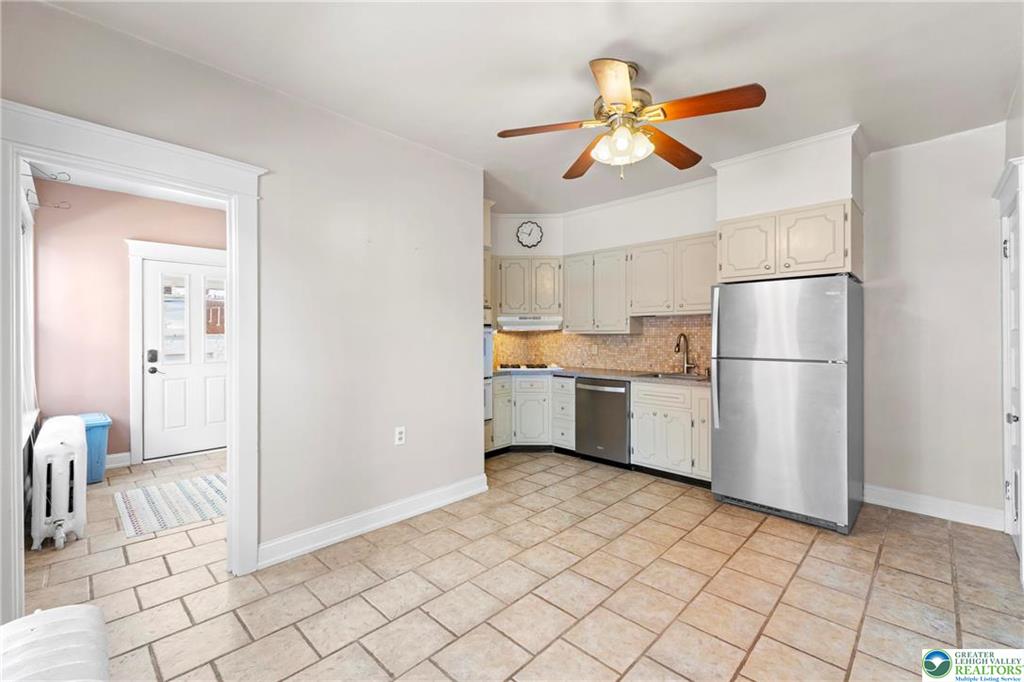 Allentown City, Pennsylvania 18104, United States, 4 Bedrooms Bedrooms, ,2 BathroomsBathrooms,Residential,Pending,116245