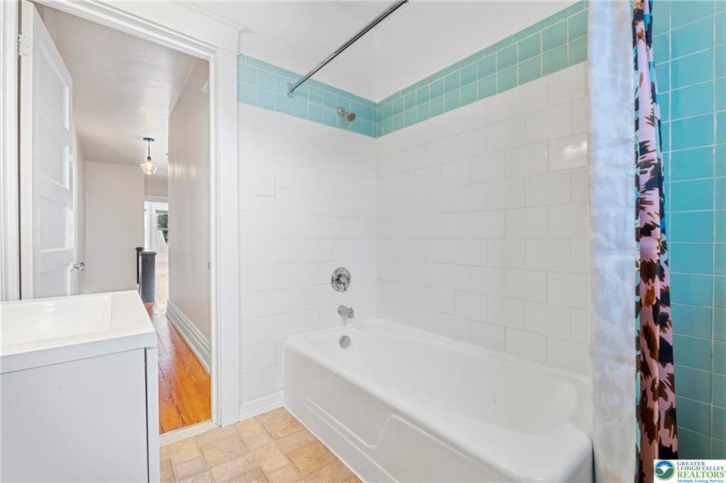 Allentown City, Pennsylvania 18104, United States, 4 Bedrooms Bedrooms, ,2 BathroomsBathrooms,Residential,Pending,116245