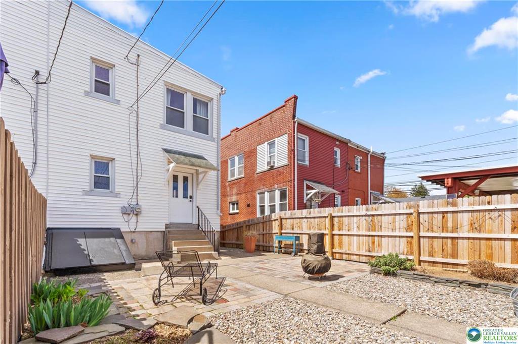 Allentown City, Pennsylvania 18104, United States, 4 Bedrooms Bedrooms, ,2 BathroomsBathrooms,Residential,Pending,116245