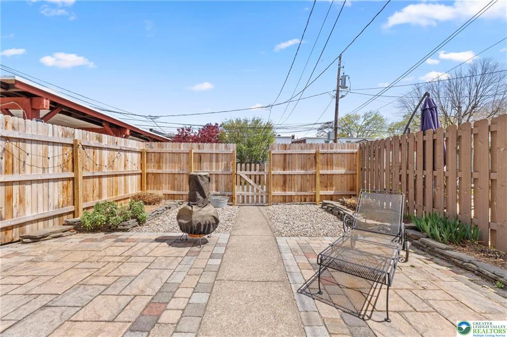 Allentown City, Pennsylvania 18104, United States, 4 Bedrooms Bedrooms, ,2 BathroomsBathrooms,Residential,Pending,116245